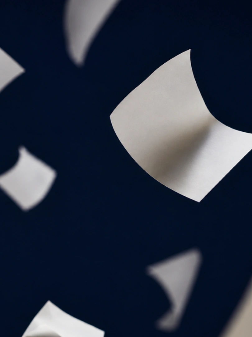White sheets of paper floating against a dark blue background for Iguadata.