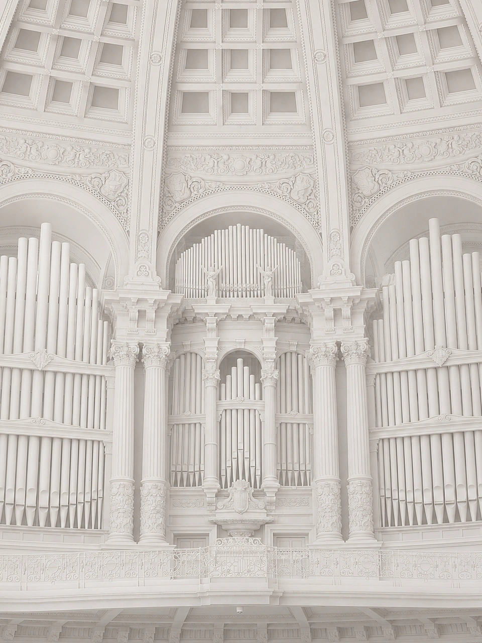 White clay architectural visualization of the organ and vaulted ceiling of the MNAC Sala Oval.